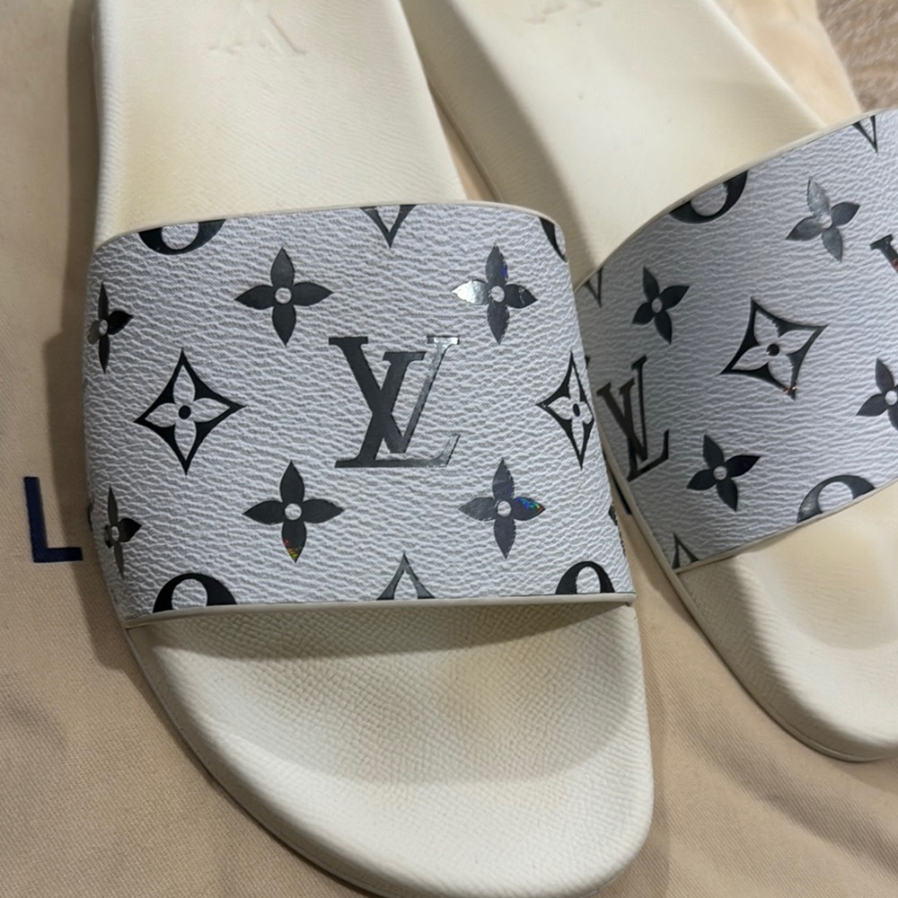 100% Authentic Louis Vuitton Monogram White Hologram Slides 🤍🤍 - Picture 3 of 15